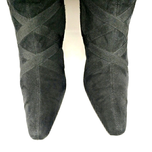 Laura Ashley Grey's Black Fuax Suede, Square Toe, Kitten Heel, Bootie Wmn 10 M - Picture 4 of 12